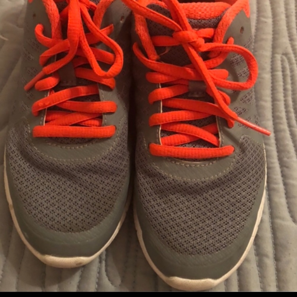 Girl’s FILA sneakers Size 2
